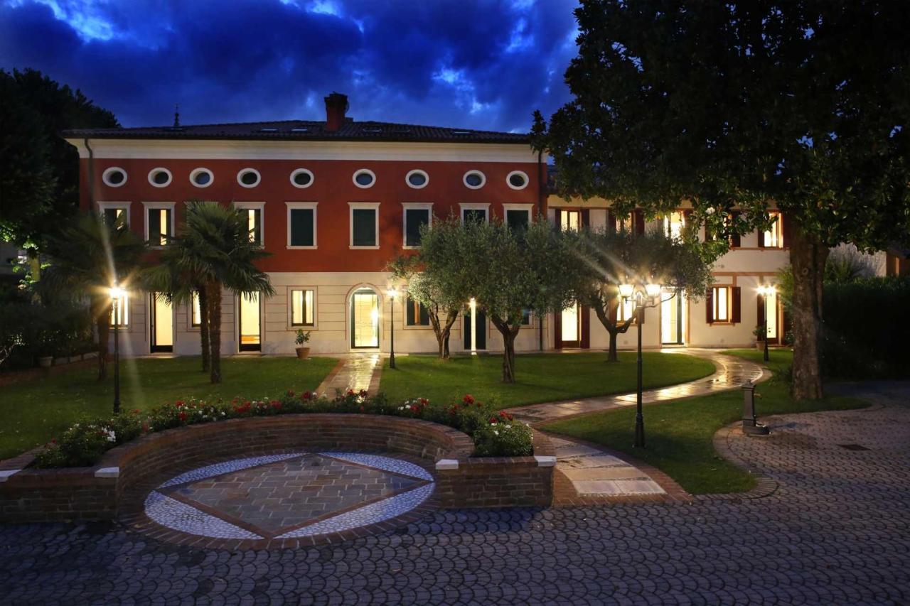 Villa Tiziano Residence Rosà Екстериор снимка